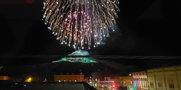 Salida Among Five Colorado Main Streets Voted Among America's Favorite Christmas Shopping Destinations - by Ark Valley Voice Staff