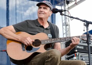 James Taylor Announces 2025 North American Tour