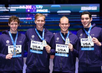 US swimmers break world record in men's 4x100 freestyle relay as Americans dominate on first day of worlds