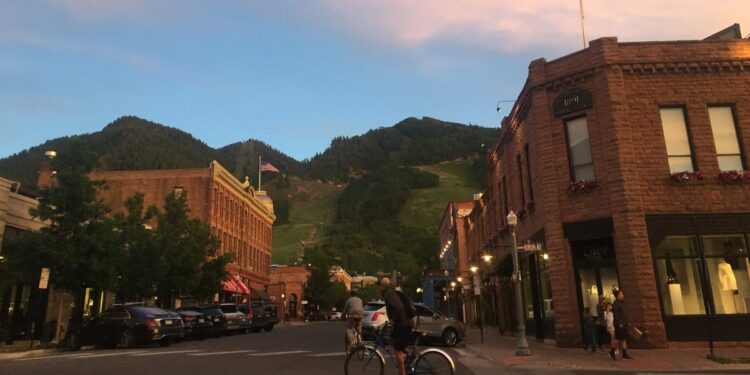 Which Colorado towns made USA Today Readers' Choice top 10 for snow?