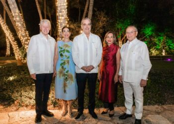 Clinton and Abinader with the Rainieri’s at Summit of the Americas held in Punta Cana