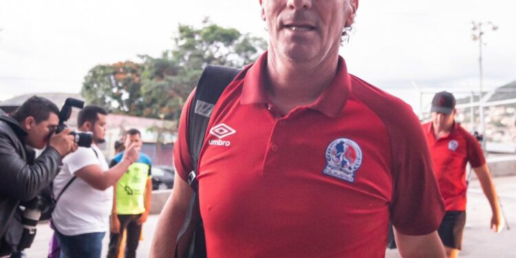 Troglio, entre una nueva final en Honduras y la llegada a Instituto :: Olé