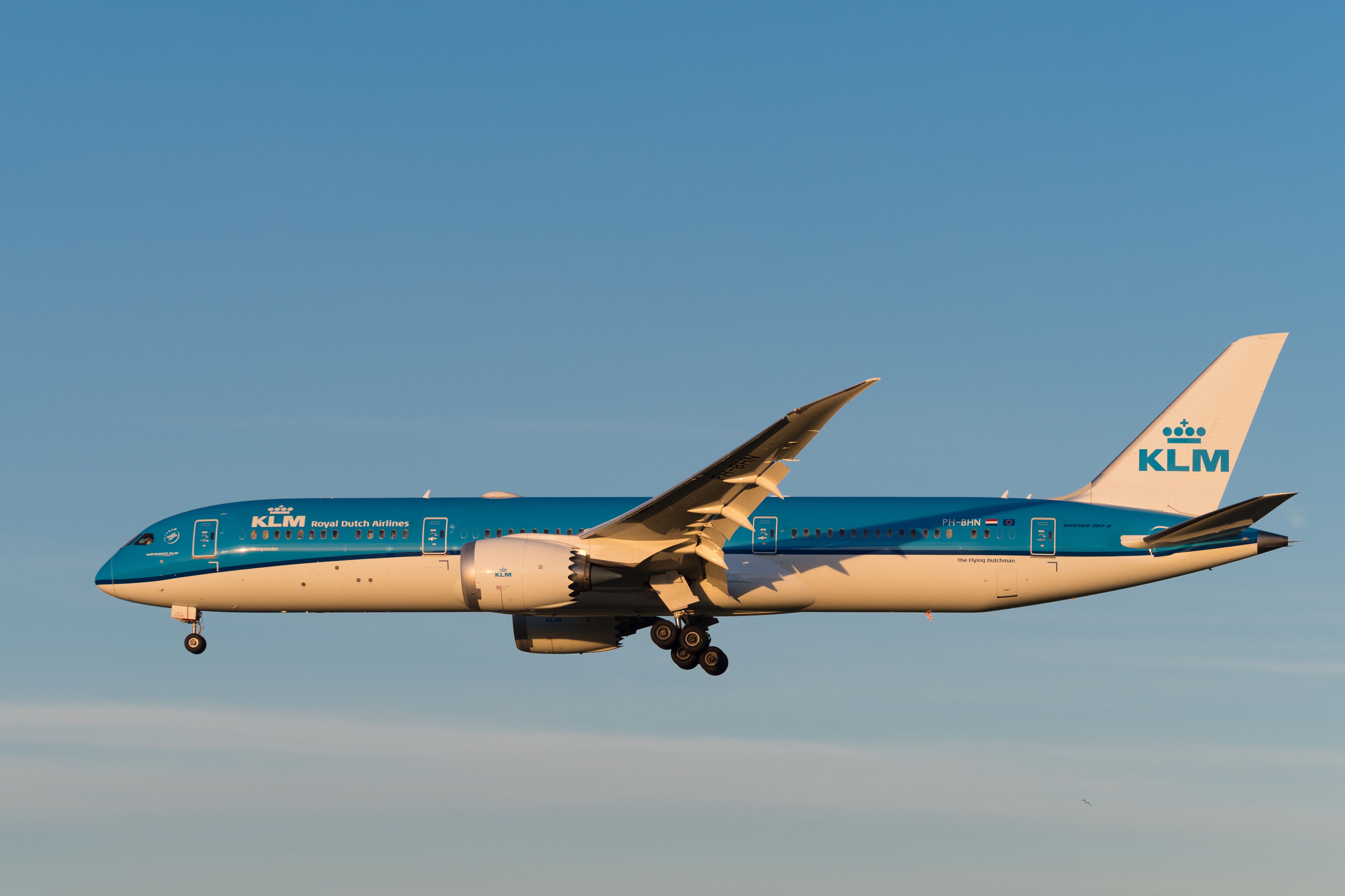 Royal Dutch KLM Boeing 787-9 Dreamliner landing