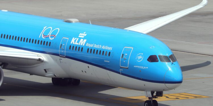 Pig Stench Causes KLM Boeing 787-9 To Divert To Bermuda