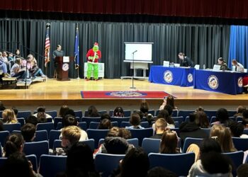 DoDEA students Declares Santa 'Not Guilty' in Holiday Trial | Article