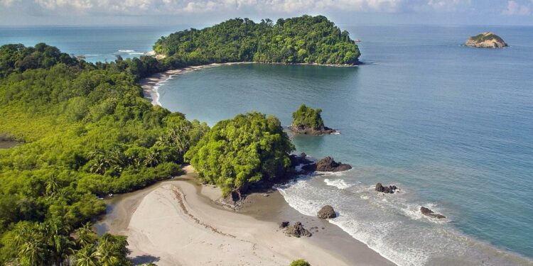 Costa Rica: discover outdoor adventures, wildlife and spectacular surf
