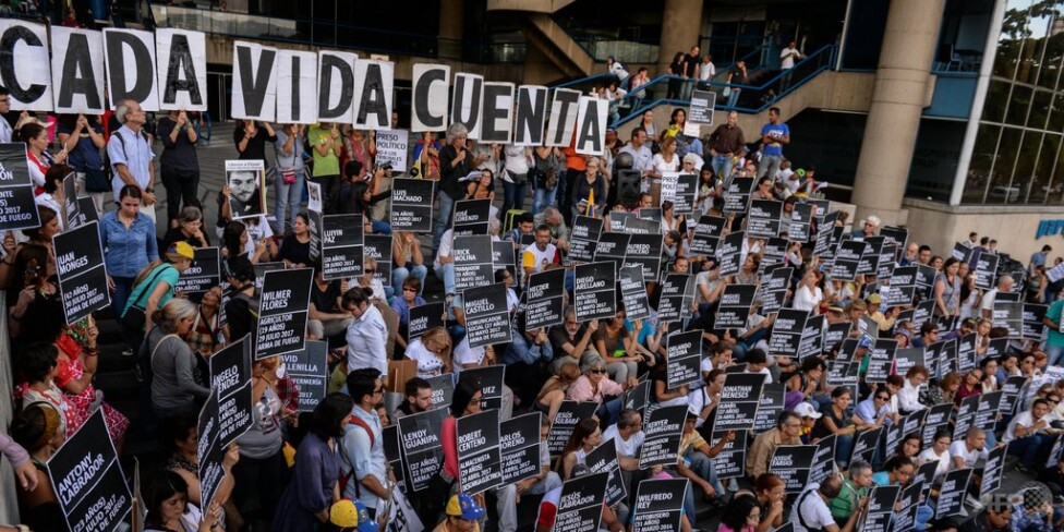 Demonstration in Caracas demanding respect for human rights. Credit: Civilis