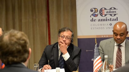 El presidente electo de Colombia, Gustavo Petro, junto a Luis Gilberto Murillo, futuro embajador de Colombia en Los Estados Unidos, Bogotá, el 22 de julio de 2022.