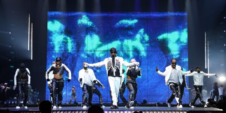 Usher Closes North American Leg of 'Past, Present, Future' Tour with Star-Studded Miami Finale