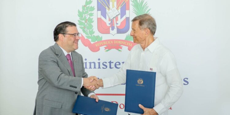 Dominican Republic’s MIREX and DGA forge strategic alliance to bolster exports and streamline trade