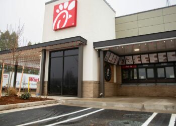 What's open, closed on Christmas Eve 2024? Restaurants, stores, more