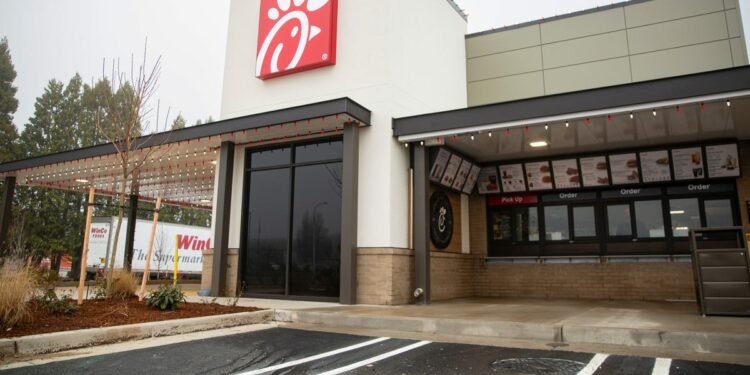 What's open, closed on Christmas Eve 2024? Restaurants, stores, more