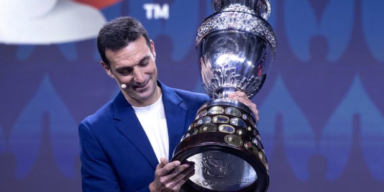 Scaloni y Alfaro entre los finalistas a mejor entrenador de América