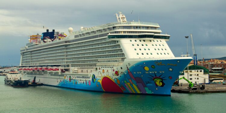 Passenger plunges overboard from Norwegian Epic cruise ship sparking frantic search effort near Bahamas