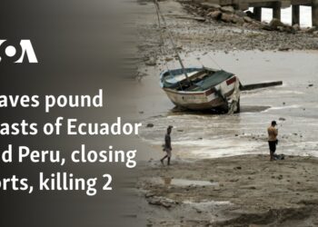 Waves pound coasts of Ecuador and Peru, closing ports, killing 2