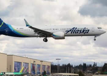 Alaska Air jumps most in four years on global expansion plan