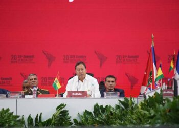 Arce denuncia “guerra híbrida” en Bolivia, así como asedio a su gobierno