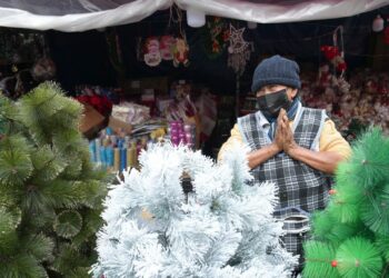 As Christmas nears, Ecuador's homes get a break from power cuts but companies still face rationing