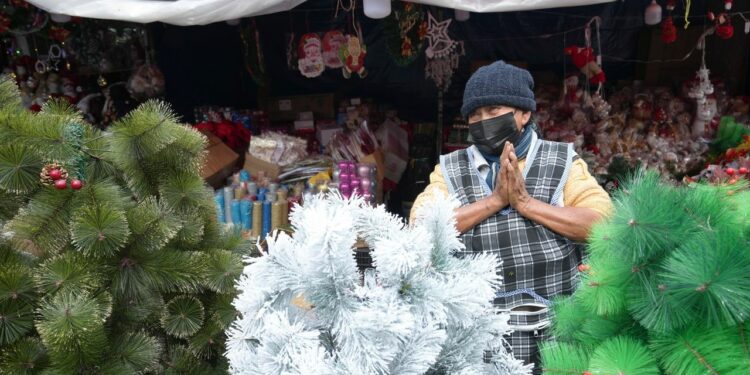 As Christmas nears, Ecuador's homes get a break from power cuts but companies still face rationing