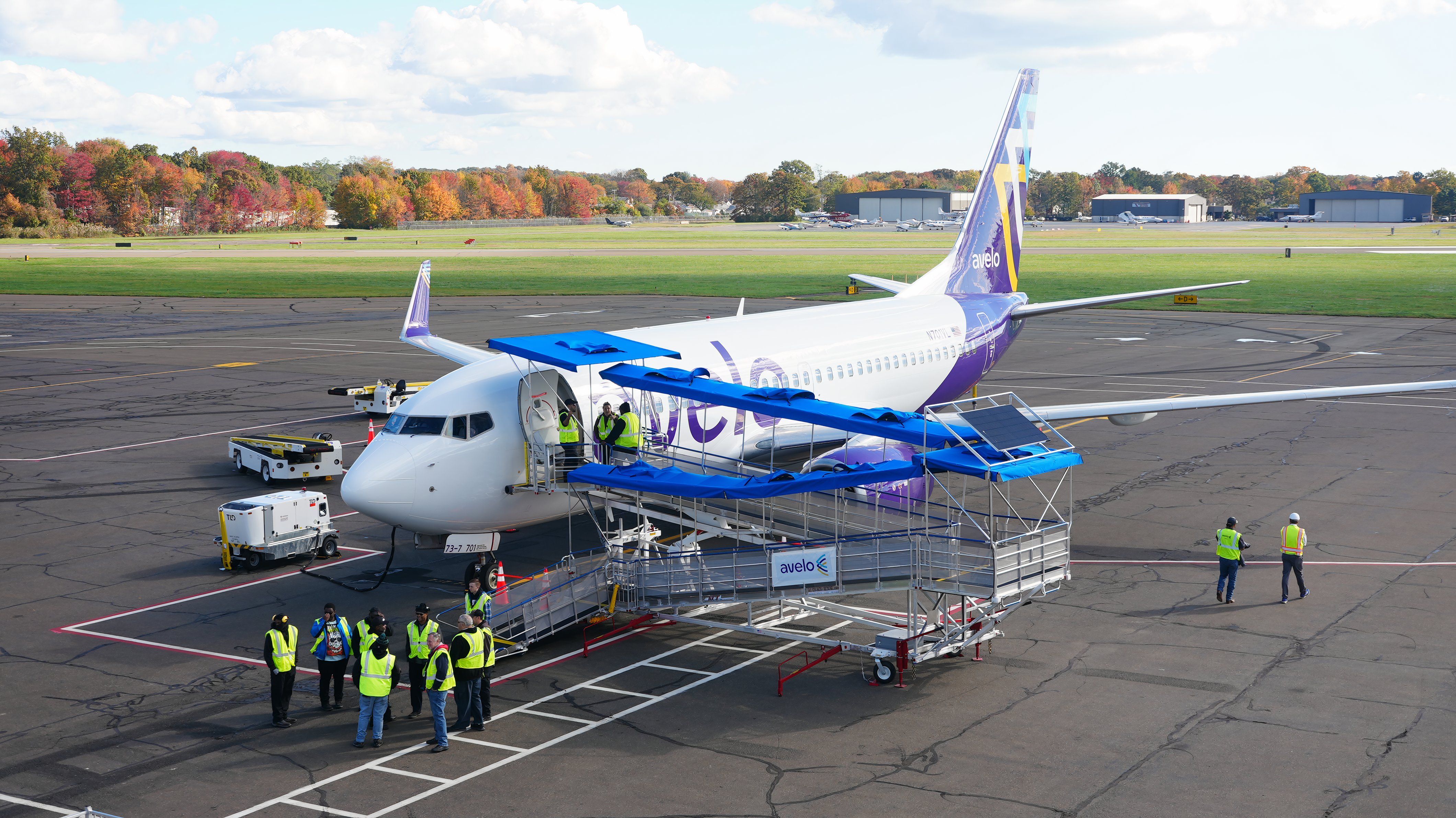 Avelo Airlines Boeing 737 at Wilmington Airport