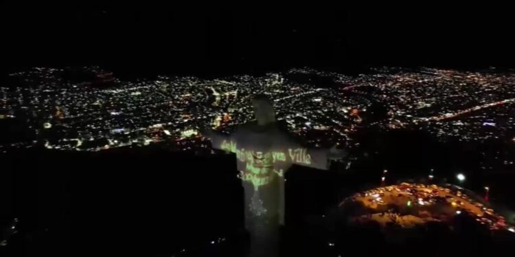 Bolivia enciende la Navidad en el Cristo de la Concordia, el más grande de Latinoamérica