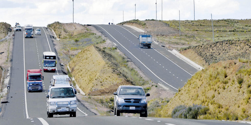 Bolivia impulsa conectividad en Sudamérica en foro sobre red de infraestructura y transporte