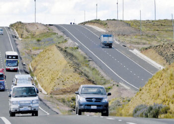 Bolivia impulsa conectividad en Sudamérica en foro sobre red de infraestructura y transporte