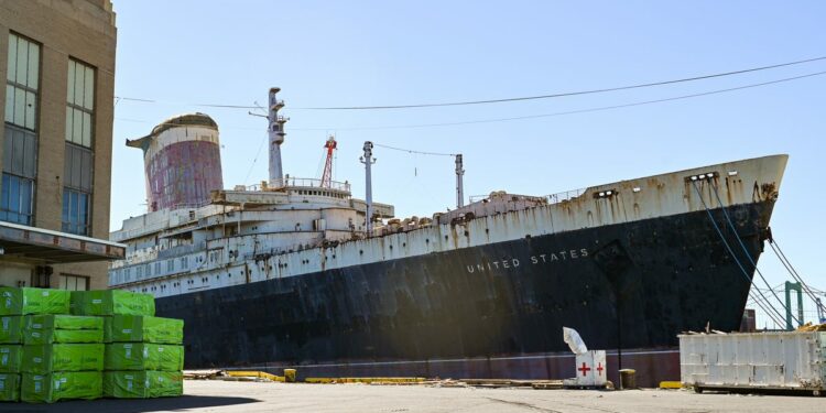 Coast Guard order prevents SS United States from traveling