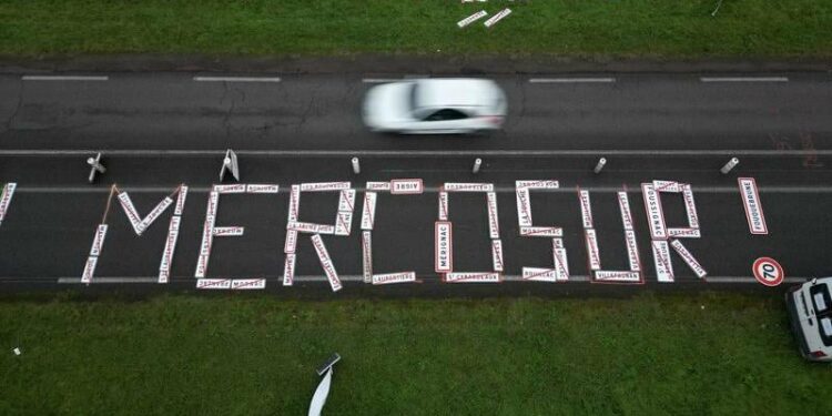 EU executive chief jets in to finalise EU-Mercosur trade deal | U.S. & World