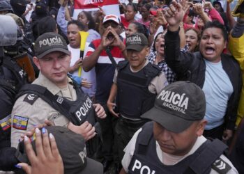 Ecuador orders the detention of 16 soldiers charged with the disappearance of 4 children