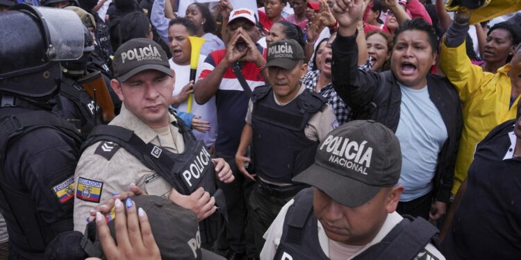 Ecuador orders the detention of 16 soldiers charged with the disappearance of 4 children