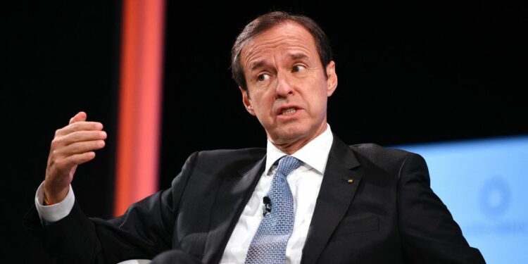 Jorge Tuto Quiroga anuncia su candidatura para presidenciales en Bolivia