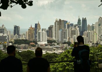 Panama Debt on Cusp of Junk as Moody’s Cuts Outlook to Negative
