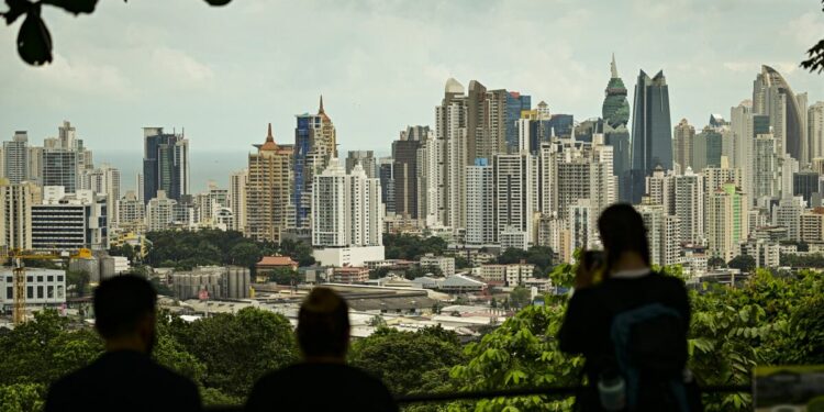 Panama Debt on Cusp of Junk as Moody’s Cuts Outlook to Negative