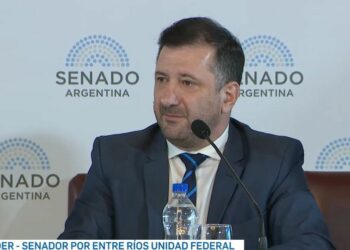 Paraguay retiene a senador argentino con 210 mil dólares sin declarar