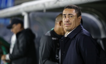 El técnico de Nacional, Efraín Juárez, regresó tras una sanción de Dimayor en la derrota 2-1 ante Millonarios en Bogotá - crédito Colprensa