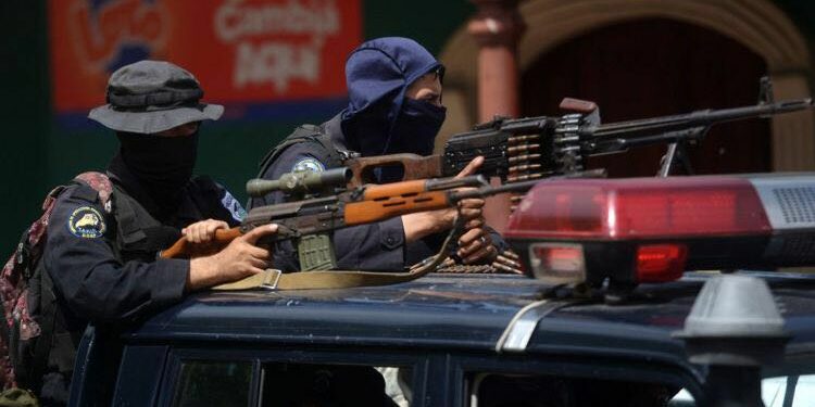 Mexicans flock to shopping malls ahead of 23-day lockdown