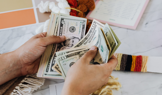 Salario básico Ecuador 2025, ¿es el mejor sueldo mínimo de Suramérica?