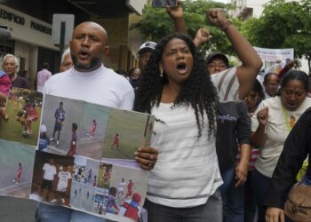 Surveillance videos appear to show 2 of 4 missing Ecuadorian kids taken by men in military uniform