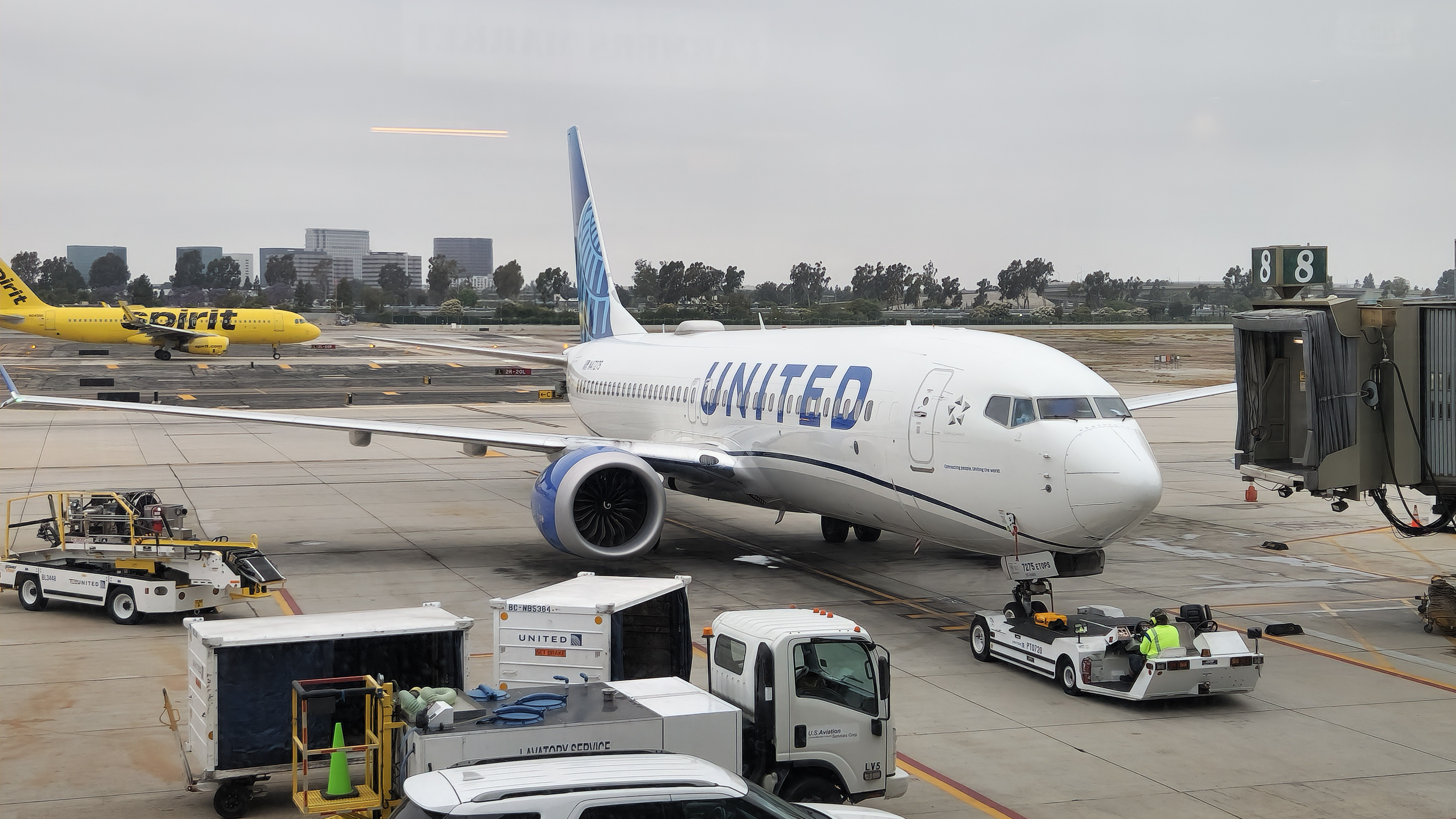 United Airlines Boeing 737 MAX 8 at gate at John Wayne Airport.