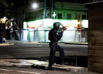 émeutes et pillages après l'interpellation de Rodrigue Petitot, figure du mouvement contre la vie chère