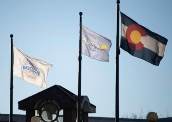 Colorado federal employees, military members set for raises in 2025