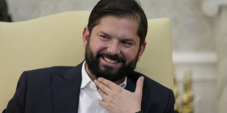 Chile's president completes historic Antarctica trip