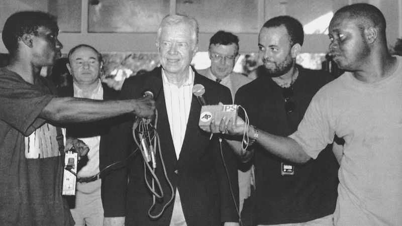 En 1992 Jimmy Carter arrive au Guyana pour surveiller le déroulement des élections