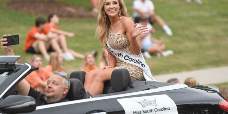Miss SC wins award at Miss America pageant. Where did she place in the competition?