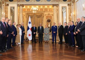 Guatemala reitera apoyo a la democracia de Venezuela en reunión con Edmundo González en Panamá