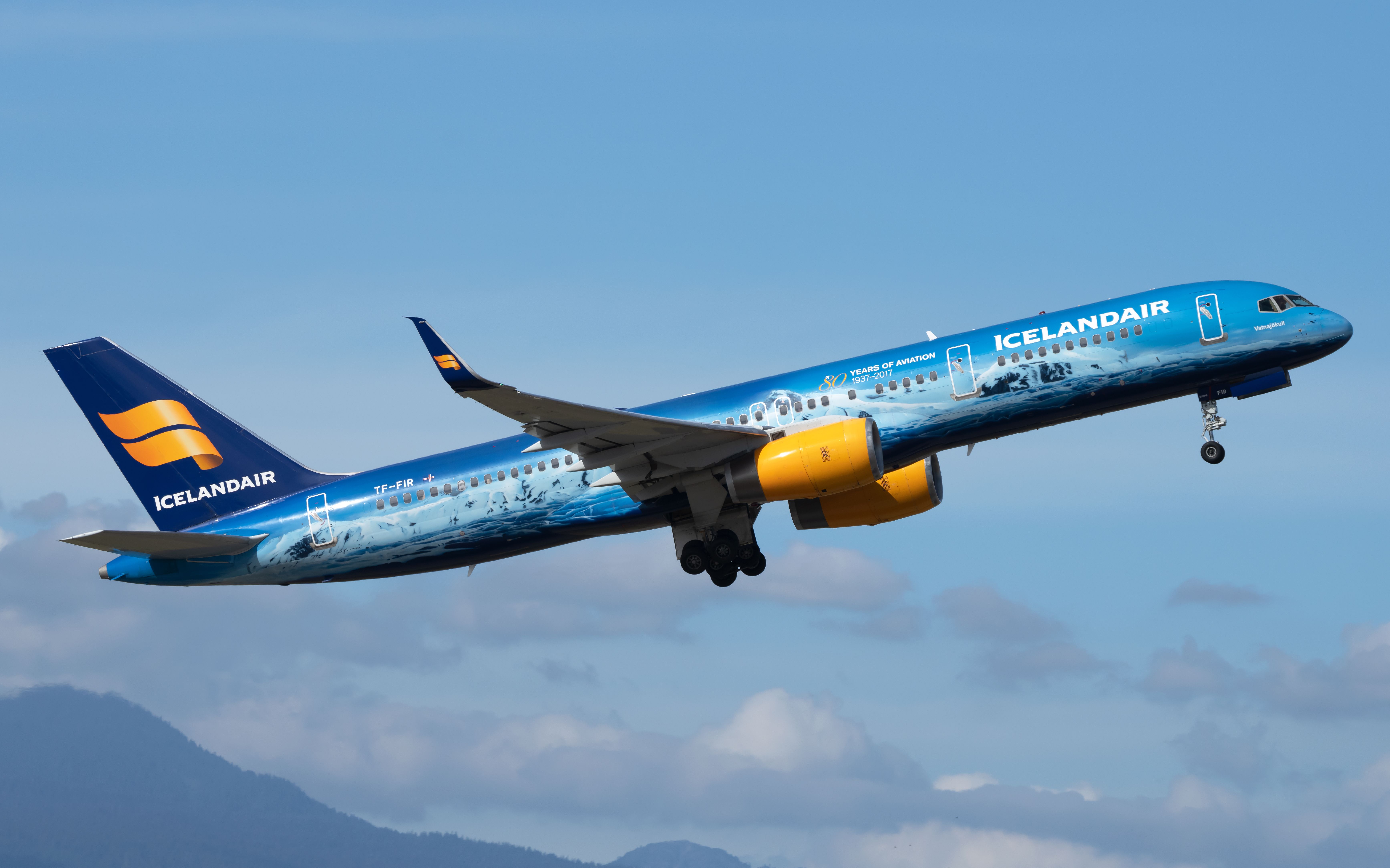 Icelandair (80 years of Aviation Livery) Boeing 757 Departing Vancouver