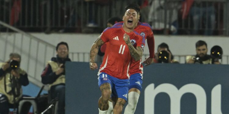 Bombazo: Nacional cerró la llegada del delantero Eduardo Vargas, bicampeón de América con la selección de Chile
