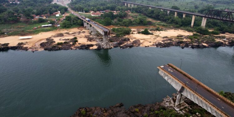 Brazil's Navy finds the body of the 13th victim of a river bridge collapse; 4 are still missing