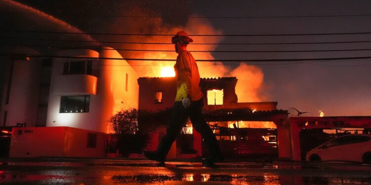 California fires live updates: LA County emergency message sent in error